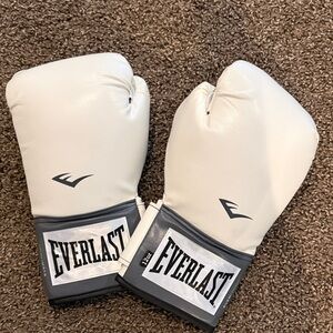 Everlast Cream and Gray Boxing Gloves